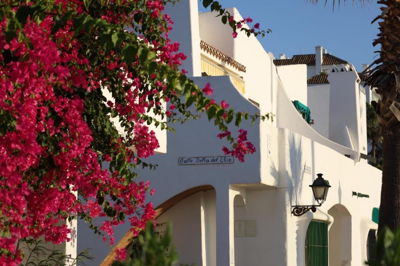 Marina Del Castillo, Duquesa Beachfront Apartment Манилва Екстериор снимка