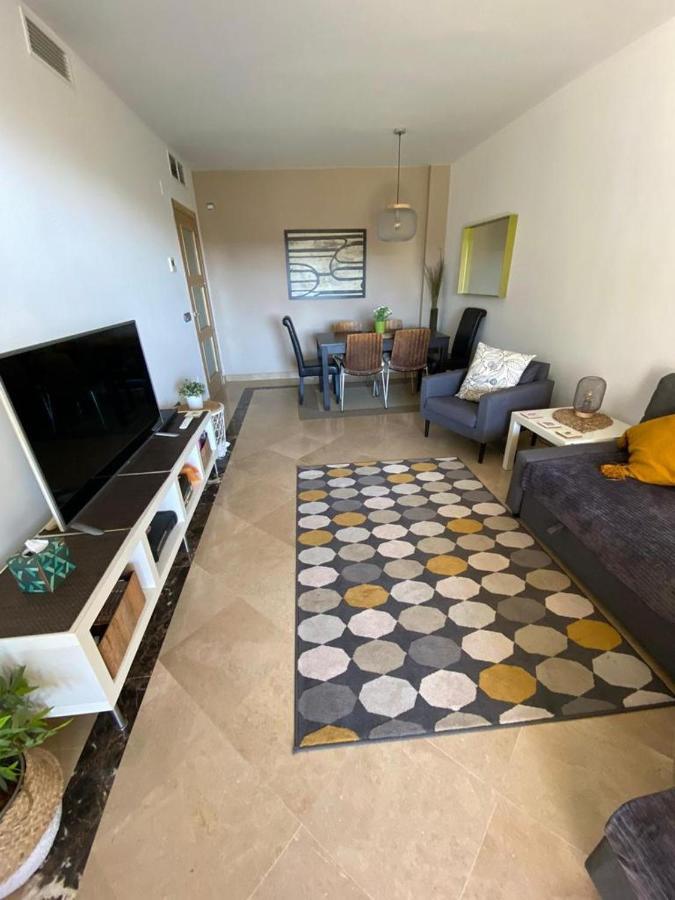 Marina Del Castillo, Duquesa Beachfront Apartment Манилва Екстериор снимка