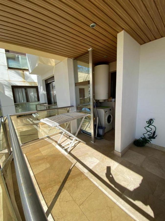 Marina Del Castillo, Duquesa Beachfront Apartment Манилва Екстериор снимка
